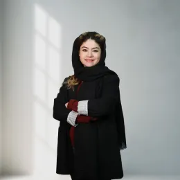 پارمیس حکیم‌پور  عکس کارشناس فروش